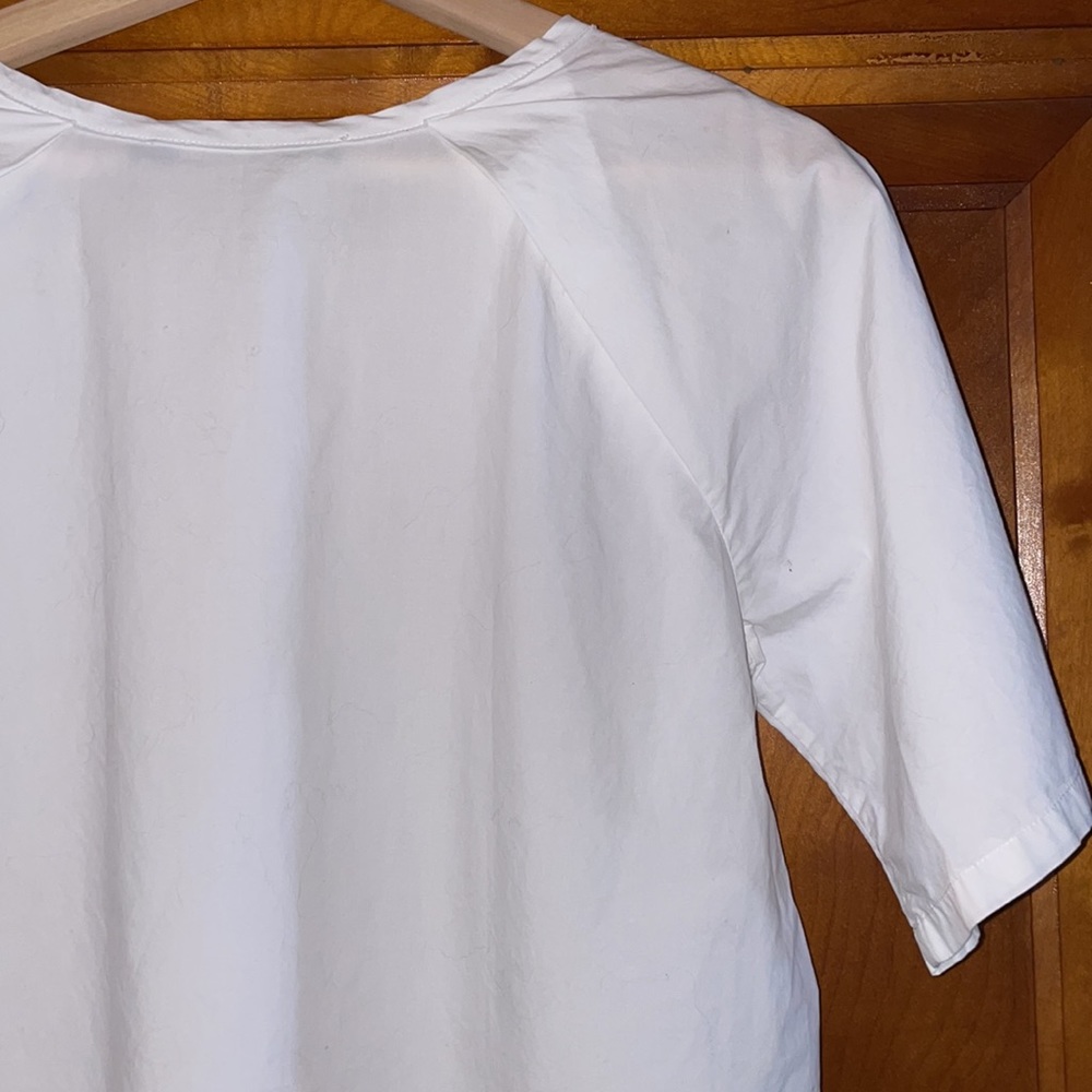 Sofia D’Hoore white; 100% cotton top with detailing at shoulder and hem; Sz 34 - Picture 8 of 10